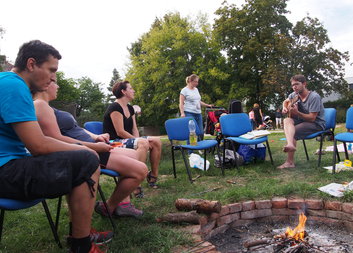 Posezení s rodinami ze Sluníčka u ohýnku