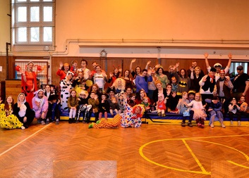 Karneval rodin a dětí z rané péče tradičně s úsměvem