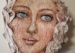 Martina Charvátová Skácelová, malířka, arterapeutka
https://www.m-atelier.net/
Kamínek je možné získat na online aukci 14.-24. 6. 2020 na AUKRO!