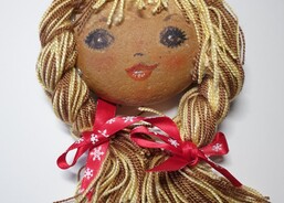 Vlasta Kahovcová, zpěvačka, herečka, výtvarnice
Název : Andulka Šafářová
http://www.vlastakahovcova.com/CZ/obrazky.htm
Kamínek je možné získat na online aukci 14.-24. 6. 2020 na AUKRO!