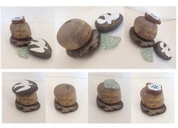 Lela Geislerová, zpěvačka, výtvarnice
https://cs.wikipedia.org/wiki/Lenka_Geislerov%C3%A1
Kamínek je možné získat na online aukci 14.-24. 6. 2020 na AUKRO!