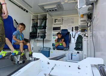 Dětský den dětí z azylového domu u vojáků