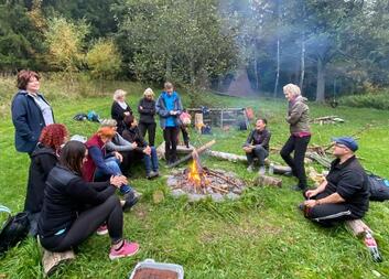 Hradečtí charitní dobrovolníci věnovali dvě soboty Sdružení Neratov
