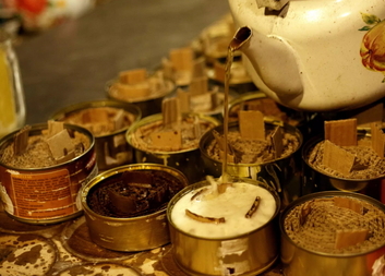 Sběr vosku na zákopové svíčky