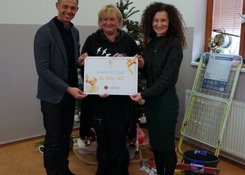 Vánoční dárek pro klienty Azylového domu pro matky s dětmi připravil BICZ Holding