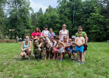Výlet maminek s dětmi z azylového domu díky dlouhodobému partnerství a podpoře, děkujemepodpoře 