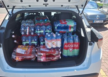 Terénní pracovníci těžce prožívají horké dny za volantem 