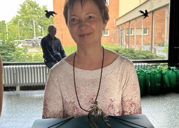 Cenu Křesadlo 2024  převzala i dobrovolnice hradecké Oblastní charity