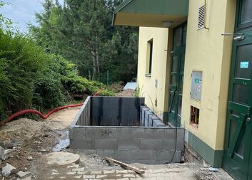 V červnu jsme zahájili přístavbu výtahu v Domě Matky Terezy