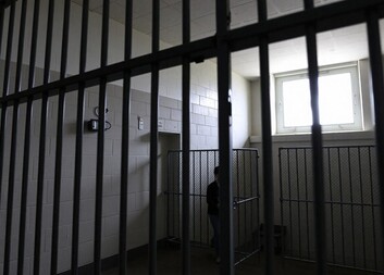 Dluhy za mřížemi: Beseda s vězni o cestě z dluhové pasti