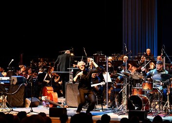 Filharmonie HK podporuje dostavbu hospice  