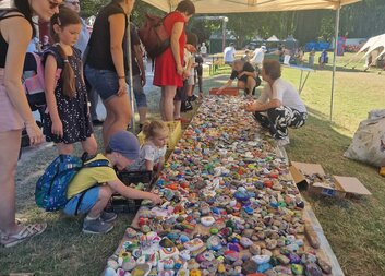 Děkujeme. Kamínky z divadelního festivalu pomohly Hospici